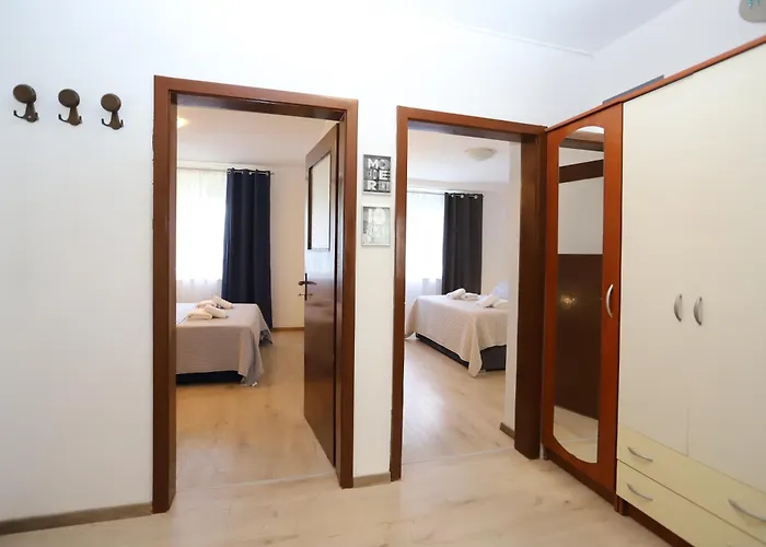 Apartment B&k Split