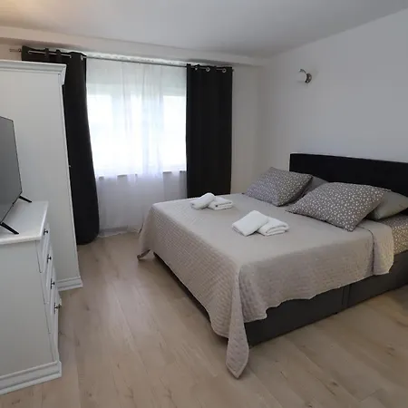Apartment B&k Split