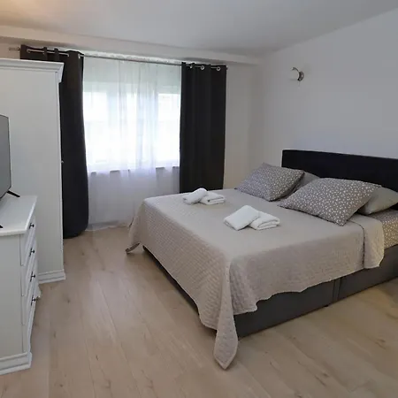 B&k Apartment *