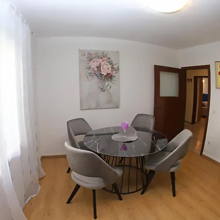 Apartment B&k *